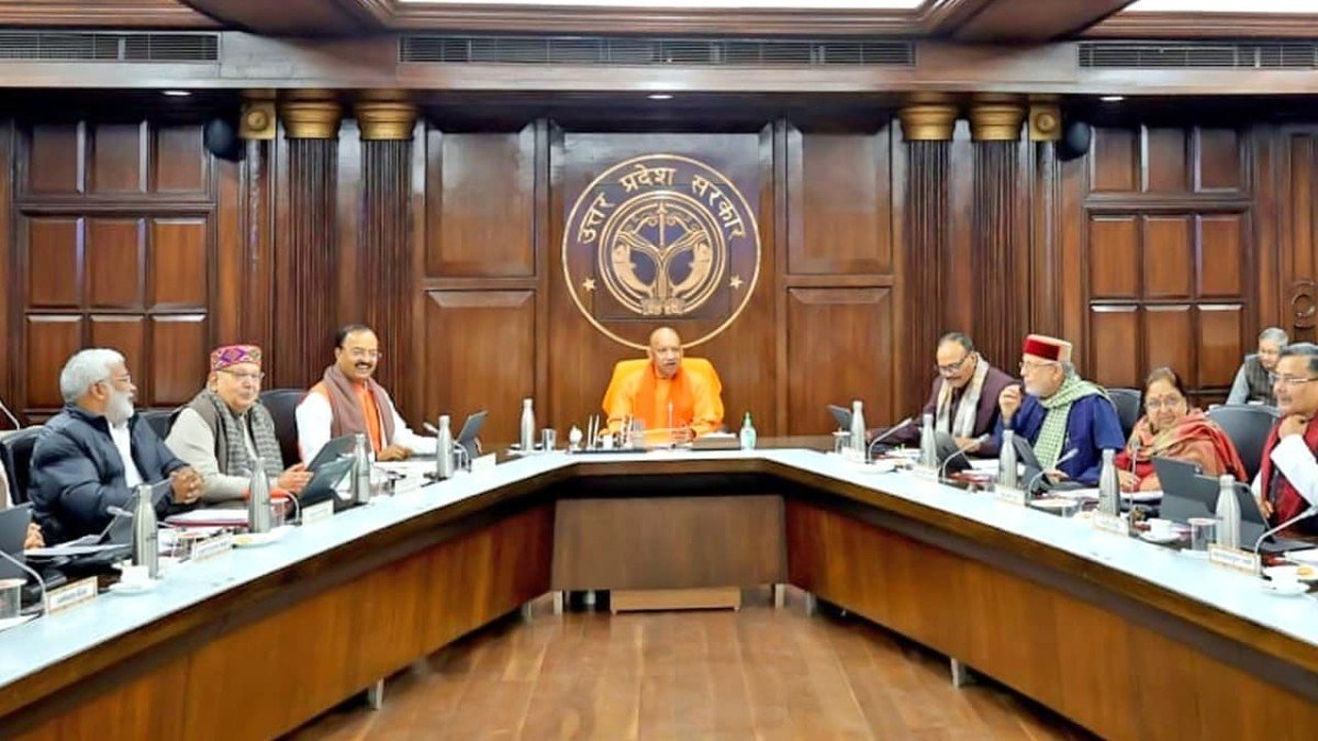 CM योगी ने इस विभाग के अधिकारियों को दिए साफ निर्देश, बोले-कोई लापरवाही नहीं चलेगी