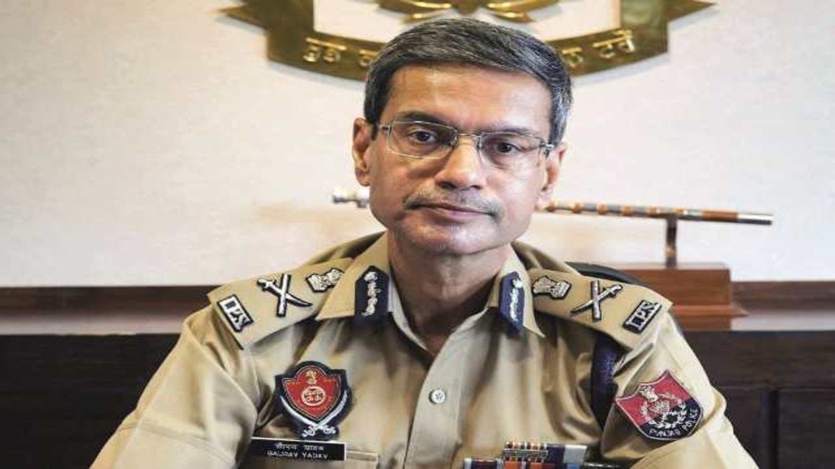 पाकिस्तान से चल रहे हथियार तस्कर गिरोह पर एक्शन:दो आरोपी अरेस्ट, 5 पिस्तौल व दस कारतूस बरामद, सोशल मीडिया से संपर्क में थे