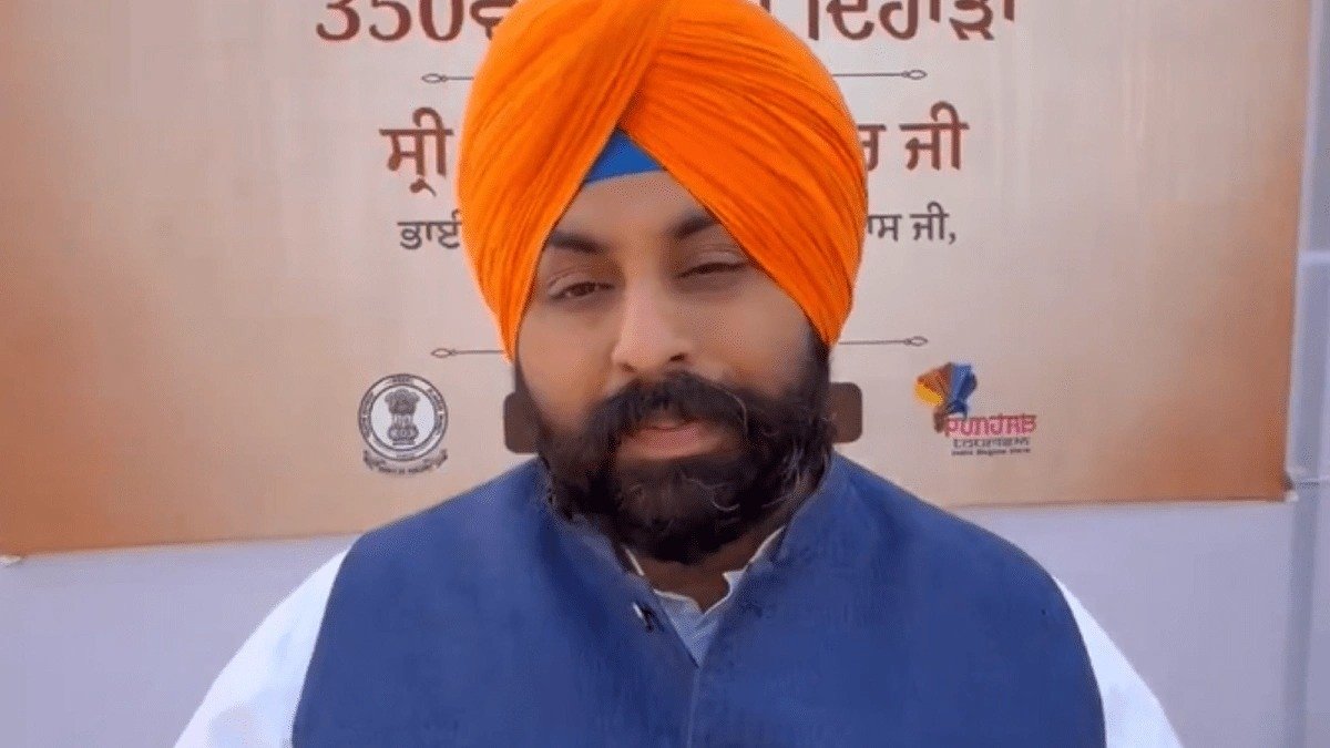 ਮਾਨਸਾ ਵਿੱਚ ਸਿੱਖਿਆ ਮੰਤਰੀ ਹਰਜੋਤ ਬੈਂਸ ਨੇ ਬੱਚਿਆਂ ਤੋਂ ਮਾਫ਼ੀ ਮੰਗੀ: ਟੀਨਸ਼ੀਡ ਹੇਠ ਪੜ੍ਹਾਈ ਕਰਦੇ ਬੱਚੇ, ਅਗਲੇ ਮਹੀਨੇ ਮਿਲੇਗੀ ਨਵੀਂ ਬਿਲਡਿੰਗ