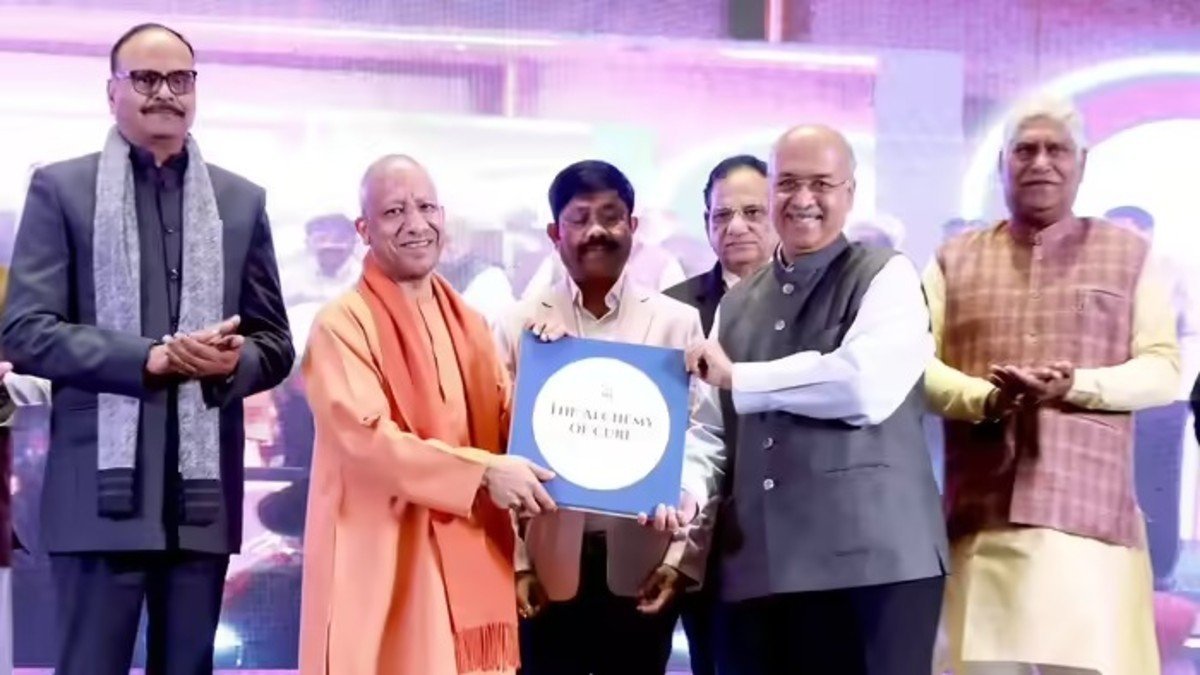 ‘गोली का जवाब गोली से ही देगी पुलिस’; CM योगी ने निवेशकों को दी सुरक्षा की गारंटी