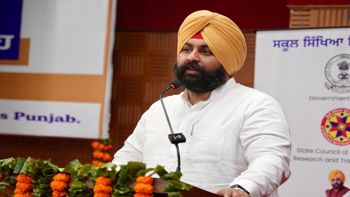 ਪੰਜਾਬ ਦੇ ਸਕੂਲਾਂ ਵਿੱਚ ਆਨਲਾਈਨ ਟ੍ਰੈਕਰ ਸਿਸਟਮ ਸ਼ੁਰੂ: ਬੱਚਿਆਂ ਦੀ ਗੈਰਹਾਜ਼ਰੀ ‘ਤੇ ਮਾਪਿਆਂ ਨੂੰ ਆਏਗਾ ਮੈਸੇਜ, ਸਿੱਖਿਆ ਮੰਤਰੀ ਨੇ ‘ਸਮਰੱਥ ਪ੍ਰੋਜੈਕਟ’ ਕੀਤਾ ਲਾਂਚ