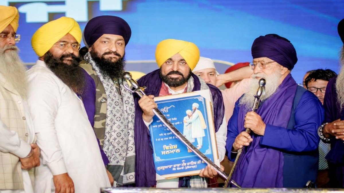 70 ਸਾਲਾਂ ਬਾਅਦ ਹੁਸ਼ਿਆਰਪੁਰ ਦੇ ਕੰਢੀ ਖੇਤਰ ਵਿੱਚ ਸ਼ਾਨਦਾਰ ਸੜਕਾਂ ਬਣਾਈਆਂ ਜਾਣਗੀਆਂ; ਮੁੱਖ ਮੰਤਰੀ ਭਗਵੰਤ ਸਿੰਘ ਮਾਨ ਨੇ 150 ਕਰੋੜ ਰੁਪਏ ਦੇ ਵਿਕਾਸ ਕਾਰਜਾਂ ਦਾ ਉਦਘਾਟਨ ਕੀਤਾ