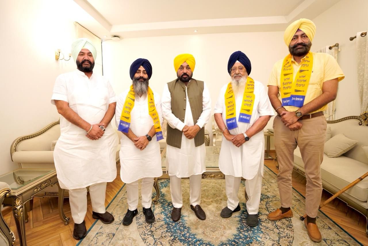 ਅਕਾਲੀ ਦਲ ਨੂੰ ਲੱਗਿਆ ਵੱਡਾ ਝਟਕਾ! ਸਾਬਕਾ ਰਾਜ ਸਭਾ ਮੈਂਬਰ ਰਾਜਮਹਿੰਦਰ ਸਿੰਘ ਮਜੀਠਾ ਸਾਥੀਆਂ ਸਮੇਤ ‘ਆਪ’ ਵਿੱਚ ਹੋਏ ਸ਼ਾਮਲ