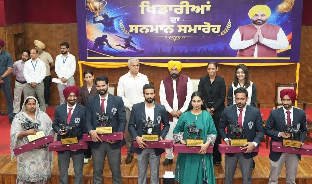 ਚੰਡੀਗੜ੍ਹ ‘ਚ ਖੇਡ ਪੁਰਸਕਾਰ ਸਮਾਰੋਹ, CM ਮਾਨ ਨੇ 87 ਖਿਡਾਰੀਆਂ ਨੂੰ ਕੀਤਾ ਸਨਮਾਨਿਤ
