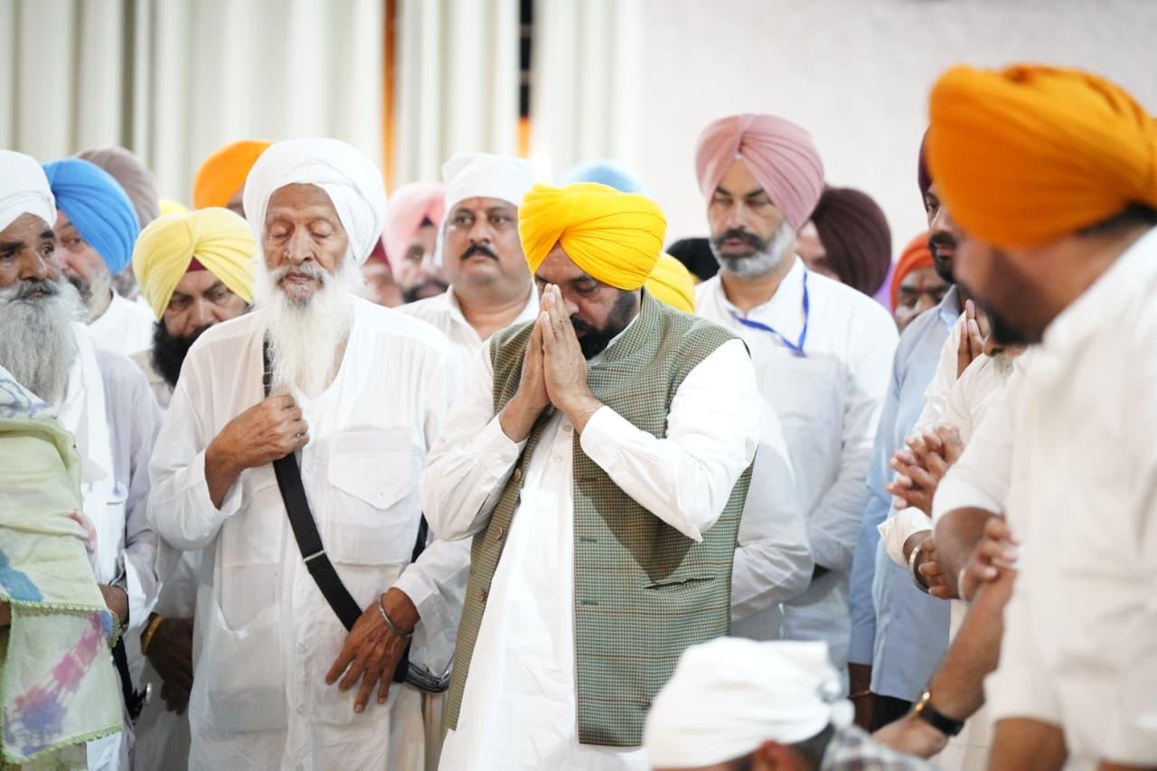 ਮੁੱਖ ਮੰਤਰੀ ਭਗਵੰਤ ਸਿੰਘ ਮਾਨ ਨੇ ਗੁਰਦੁਆਰਾ ਜੋਤੀਸਰ ਸਾਹਿਬ ਵਿਖੇ ਮੱਥਾ ਟੇਕਿਆ, ਬੇਅਦਬੀ ਵਿਰੁੱਧ ਸਖ਼ਤ ਕਾਨੂੰਨ ਬਣਾਉਣ ਦਾ ਬਲ ਬਖਸ਼ਣ ਲਈ ਪ੍ਰਮਾਤਮਾ ਦਾ ਸ਼ੁਕਰਾਨਾ ਕੀਤਾ