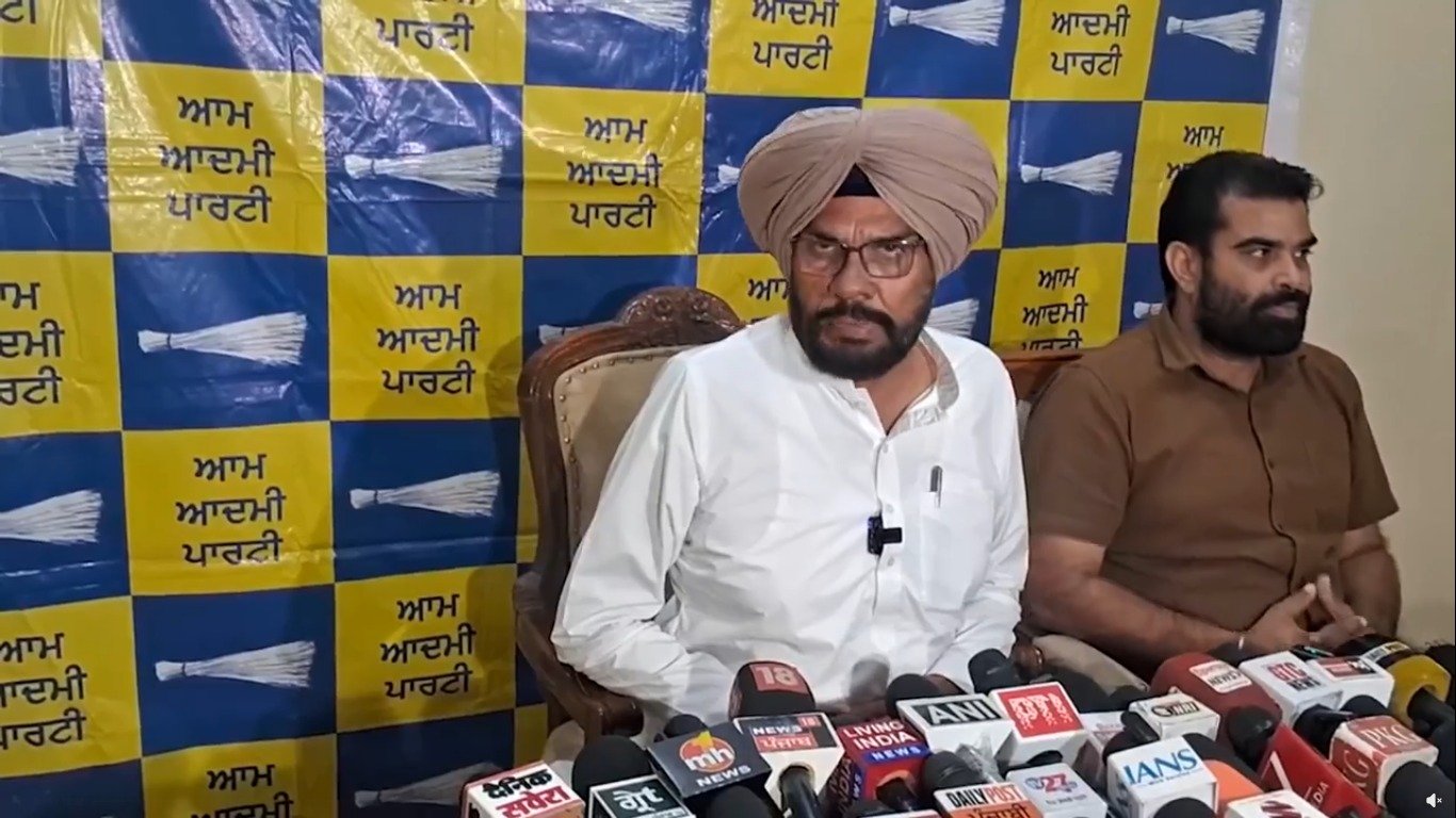 ਰਵਨੀਤ ਬਿੱਟੂ ਦਾ ਵਿਵਹਾਰ ਸ਼ਰਮਨਾਕ, ਹੰਕਾਰੀ ਅਤੇ ਪੂਰੀ ਤਰ੍ਹਾਂ ਅਸਵੀਕਾਰਨਯੋਗ: ਕੁਲਦੀਪ ਸਿੰਘ ਧਾਲੀਵਾਲ