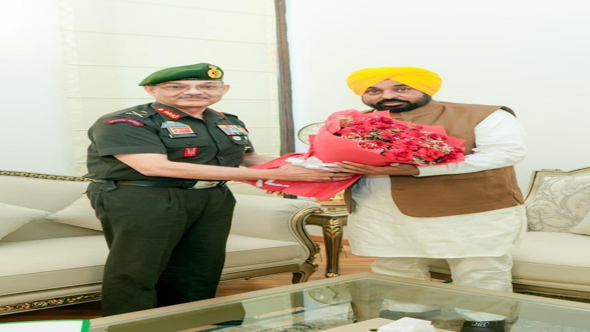 ਮੁੱਖ ਮੰਤਰੀ ਭਗਵੰਤ ਸਿੰਘ ਮਾਨ ਨੇ ਪੱਛਮੀ ਕਮਾਂਡ ਦੇ ਆਰਮੀ ਕਮਾਂਡਰ ਨਾਲ ਸਰਹੱਦੀ ਸੁਰੱਖਿਆ, ਰਾਹਤ ਕਾਰਜਾਂ ਅਤੇ ਆਪਰੇਸ਼ਨਲ ਤਿਆਰੀਆਂ ਬਾਰੇ ਵਿਚਾਰ-ਵਟਾਂਦਰਾ ਕੀਤਾ